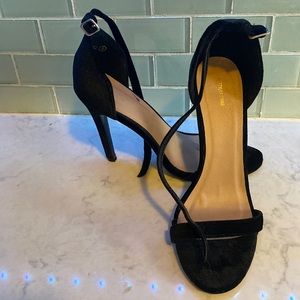 Black velvet 4” heels